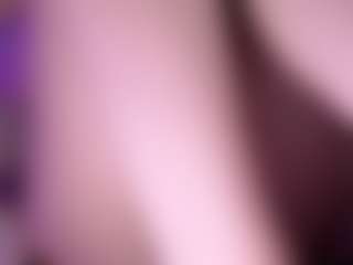 Live cam show with MollyHugs - Princess on StripNow