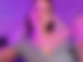 Live cam show with MollyHugs - Princess on CamSodaAdn