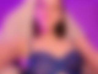 Live cam show with MollyHugs - Princess on WildCum