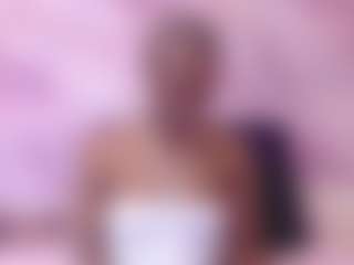 Live cam show with EbonyOlive69 - Gagging on Mixed Magazine Live