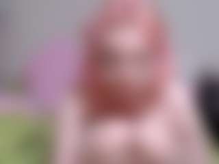 Live cam show with KatieMelone - Blonde Hair on xDating