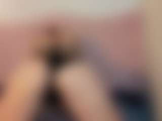Live cam show with moniquehicks - Living Room on live18s.com