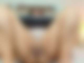 Rachele-x MILF webcam performer live streaming