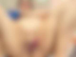 Rachele-x's Live Sex Cam Show