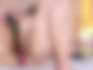 Rachele-x MILF webcam performer live streaming