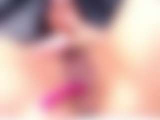 Live cam show with EmmaWiilliamss - Facial on Mixed Magazine Live