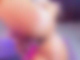 Live cam show with Lau - Skinny on CamClone