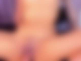 Live cam show with Lau - Brown Eyes Blonde Hair on AdultVida.com