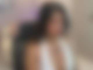 Live cam show with Gia Watsonn - Brown Eyes on CamClone