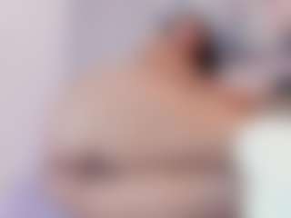 Gia Watsonn MILF webcam performer live streaming