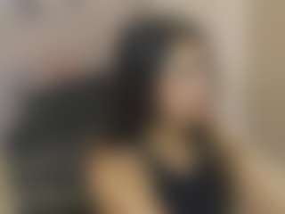 Live cam show with Gia Watsonn - Bedroom MILF on Milfs Live