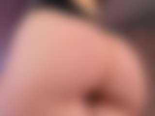 Live cam show with Emily - Living Room on Camsoda