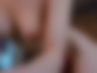 Live cam show with Emily - Cute on StripNow