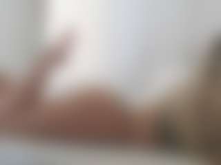 Live cam show with XoxP0ck3tR0cketxoX - Rub on TeamSkeetLive