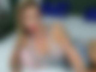 Live cam show with Nicole2naya - Average on liverealitysex.com