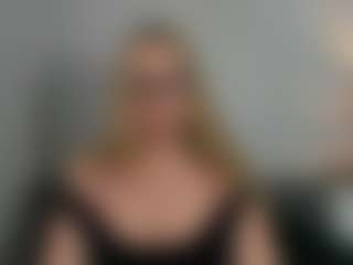 AriaGntle's Live Sex Cam Show