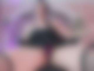 Bonnie MILF webcam performer live streaming