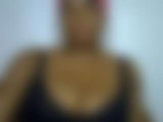 Live cam show with Lady Noire - Facesitting on Camsoda