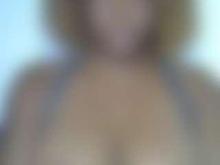 Live cam show with Lady Noire - Ebony Shaved Pussy on StripNow