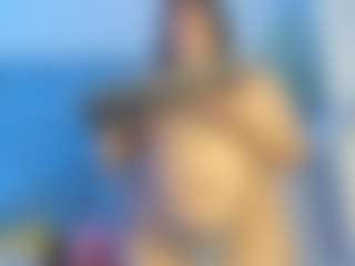 Live cam show with Bellotaht - Living Room on makecum.org