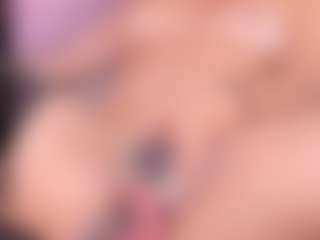 Live cam show with Freyaht - Living Room on intimatelivegirls.com