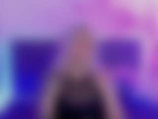 Live cam show with JoannLowe - Average on AdultVida.com