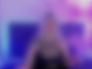 Live cam show with JoannLowe - Nipple Piercings on Camiplay Live