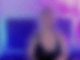 Live cam show with JoannLowe - College Curvy on Camsoda