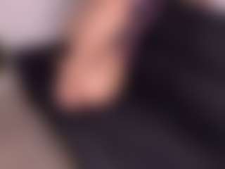 Live cam show with Eliza03 - Housewife on SxyPornLive