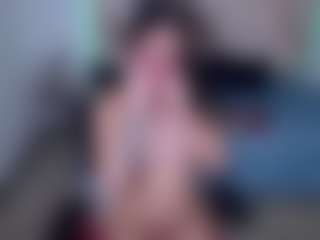 Live cam show with CherryLips - Skinny on madthumbs