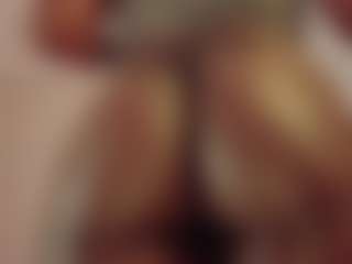Live cam show with Candice - Petite on SmokeAndPoke
