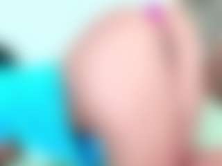 Live cam show with Lauren - Shaved Pussy on livesuperchat.net