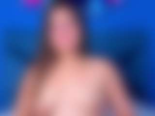 Live cam show with EmiilyStone - Average on livesuperchat.net