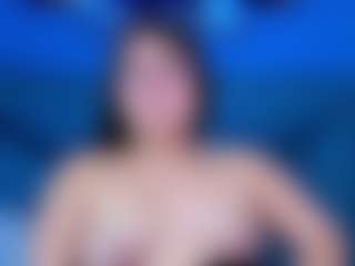 Live cam show with EmiilyStone - Living Room on livesuperchat.net