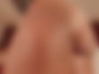 Live cam show with Hillary-queen - Living Room on Camsoda