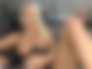 selenaqueenn's Live Sex Cam Show