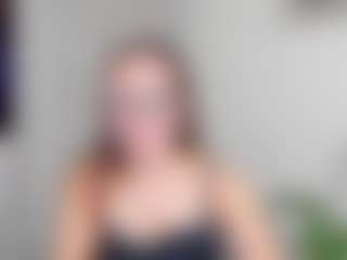 Live cam show with DianaTaylor - Glasses on Camming Site