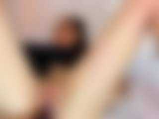 KateMoss1 MILF webcam performer live streaming