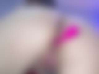 KateMoss1 MILF webcam performer live streaming