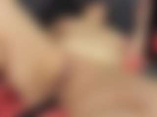 ArethaOzz MILF webcam performer live streaming