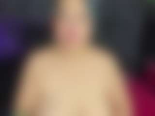 ArethaOzz MILF webcam performer live streaming