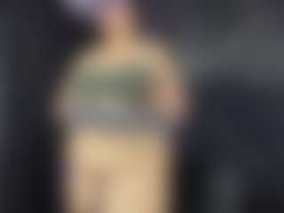 Live cam show with ArethaOzz - Full Nudity on TeamSkeetLive