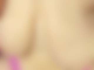 ArethaOzz MILF webcam performer live streaming