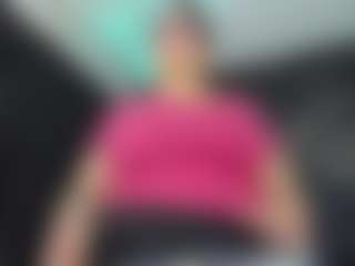 ArethaOzz MILF webcam performer live streaming