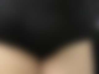 Live cam show with ArethaOzz - Mature on CamClone