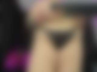 Live cam show with ArethaOzz - Latina on CamwithHer | colombia