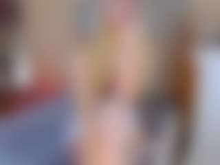 Live cam show with KiraNigh - Flashing on madthumbs