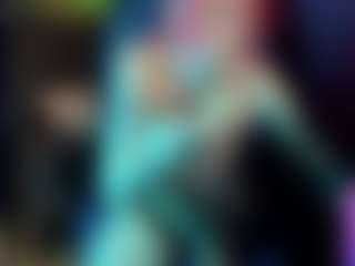 Live cam show with helen-carter - Bikini on Livezox