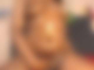 Evelonga707's Live Sex Cam Show