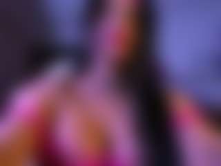 Live cam show with Layla Nicols - Bbc on StripNow